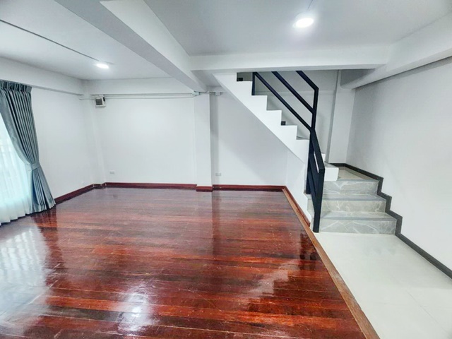 ประกาศฟรี! ซื้อ-ขาย-เช่า คอนโด บ้าน ทาวน์โฮม ที่ดิน และพื้นที่เชิงพาณิชย์ทั่วประเทศไทย ทุกทำเล ทุกงบประมาณ ไม่มีค่าใช้จ่าย ลงง่าย ขายไว เข้าถึงผู้ซื้อโดยตรง 5 180985pic4.jpg