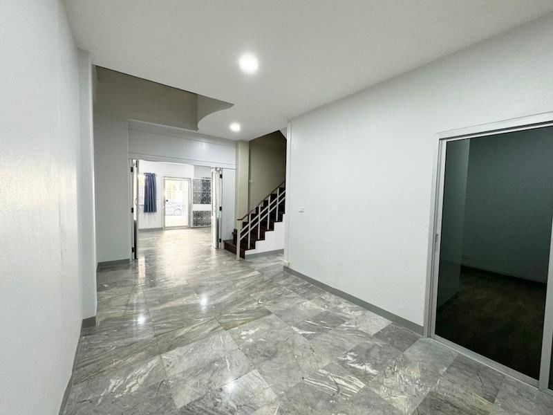 ประกาศฟรี! ซื้อ-ขาย-เช่า คอนโด บ้าน ทาวน์โฮม ที่ดิน และพื้นที่เชิงพาณิชย์ทั่วประเทศไทย ทุกทำเล ทุกงบประมาณ ไม่มีค่าใช้จ่าย ลงง่าย ขายไว เข้าถึงผู้ซื้อโดยตรง 5 481548pic4.jpg