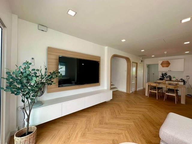 ประกาศฟรี! ซื้อ-ขาย-เช่า คอนโด บ้าน ทาวน์โฮม ที่ดิน และพื้นที่เชิงพาณิชย์ทั่วประเทศไทย ทุกทำเล ทุกงบประมาณ ไม่มีค่าใช้จ่าย ลงง่าย ขายไว เข้าถึงผู้ซื้อโดยตรง 5 481578pic4.jpg