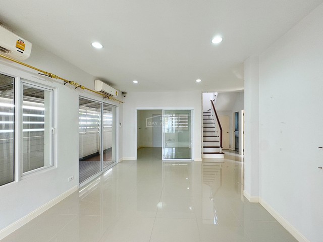 ประกาศฟรี! ซื้อ-ขาย-เช่า คอนโด บ้าน ทาวน์โฮม ที่ดิน และพื้นที่เชิงพาณิชย์ทั่วประเทศไทย ทุกทำเล ทุกงบประมาณ ไม่มีค่าใช้จ่าย ลงง่าย ขายไว เข้าถึงผู้ซื้อโดยตรง 5 280292pic4.jpg