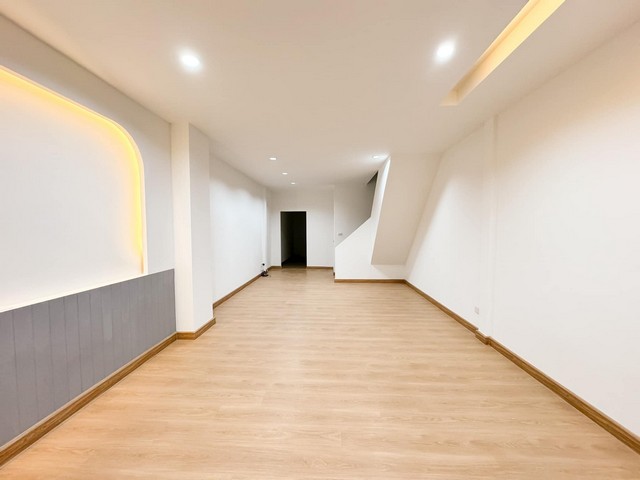 ประกาศฟรี! ซื้อ-ขาย-เช่า คอนโด บ้าน ทาวน์โฮม ที่ดิน และพื้นที่เชิงพาณิชย์ทั่วประเทศไทย ทุกทำเล ทุกงบประมาณ ไม่มีค่าใช้จ่าย ลงง่าย ขายไว เข้าถึงผู้ซื้อโดยตรง 2 482112pic1.jpg