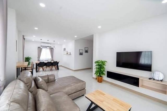 ประกาศฟรี! ซื้อ-ขาย-เช่า คอนโด บ้าน ทาวน์โฮม ที่ดิน และพื้นที่เชิงพาณิชย์ทั่วประเทศไทย ทุกทำเล ทุกงบประมาณ ไม่มีค่าใช้จ่าย ลงง่าย ขายไว เข้าถึงผู้ซื้อโดยตรง 3 182376pic2.jpg