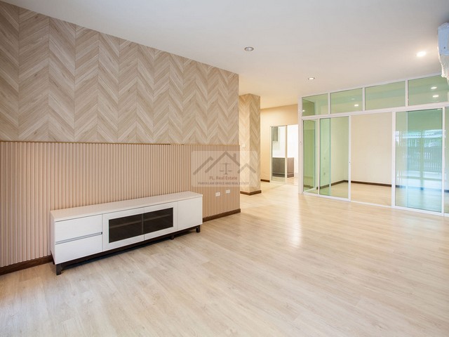 ประกาศฟรี! ซื้อ-ขาย-เช่า คอนโด บ้าน ทาวน์โฮม ที่ดิน และพื้นที่เชิงพาณิชย์ทั่วประเทศไทย ทุกทำเล ทุกงบประมาณ ไม่มีค่าใช้จ่าย ลงง่าย ขายไว เข้าถึงผู้ซื้อโดยตรง 4 482632pic3.jpg