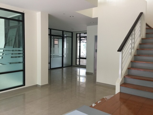 ประกาศฟรี! ซื้อ-ขาย-เช่า คอนโด บ้าน ทาวน์โฮม ที่ดิน และพื้นที่เชิงพาณิชย์ทั่วประเทศไทย ทุกทำเล ทุกงบประมาณ ไม่มีค่าใช้จ่าย ลงง่าย ขายไว เข้าถึงผู้ซื้อโดยตรง 3 480986pic2.jpg