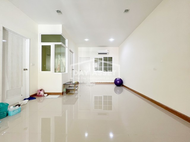 ประกาศฟรี! ซื้อ-ขาย-เช่า คอนโด บ้าน ทาวน์โฮม ที่ดิน และพื้นที่เชิงพาณิชย์ทั่วประเทศไทย ทุกทำเล ทุกงบประมาณ ไม่มีค่าใช้จ่าย ลงง่าย ขายไว เข้าถึงผู้ซื้อโดยตรง 5 281034pic4.jpg