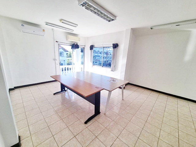 ประกาศฟรี! ซื้อ-ขาย-เช่า คอนโด บ้าน ทาวน์โฮม ที่ดิน และพื้นที่เชิงพาณิชย์ทั่วประเทศไทย ทุกทำเล ทุกงบประมาณ ไม่มีค่าใช้จ่าย ลงง่าย ขายไว เข้าถึงผู้ซื้อโดยตรง 4 184074pic3.jpg