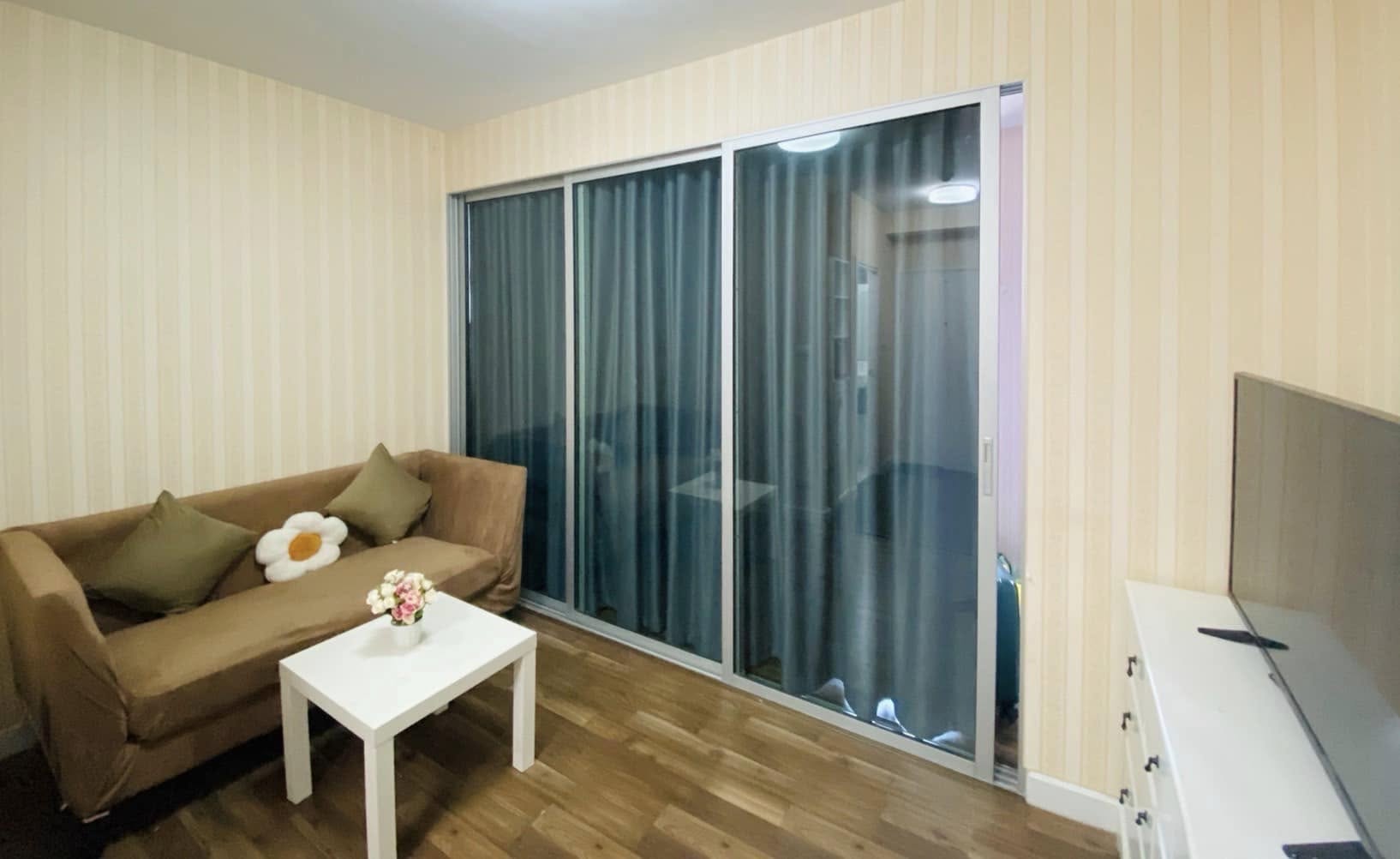 ประกาศฟรี! ซื้อ-ขาย-เช่า คอนโด บ้าน ทาวน์โฮม ที่ดิน และพื้นที่เชิงพาณิชย์ทั่วประเทศไทย ทุกทำเล ทุกงบประมาณ ไม่มีค่าใช้จ่าย ลงง่าย ขายไว เข้าถึงผู้ซื้อโดยตรง 2 284637pic1.jpg