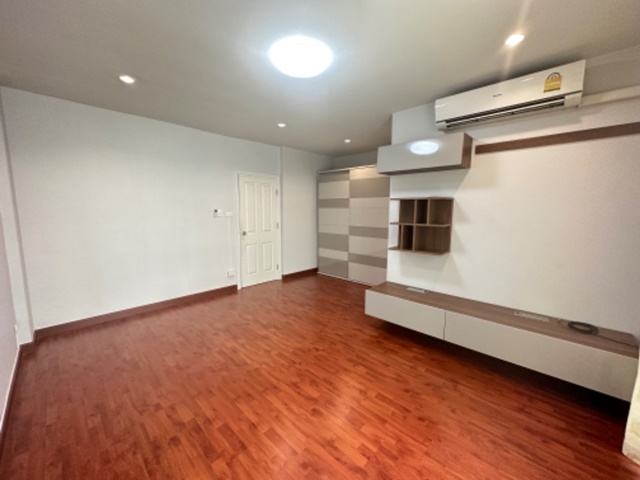 ประกาศฟรี! ซื้อ-ขาย-เช่า คอนโด บ้าน ทาวน์โฮม ที่ดิน และพื้นที่เชิงพาณิชย์ทั่วประเทศไทย ทุกทำเล ทุกงบประมาณ ไม่มีค่าใช้จ่าย ลงง่าย ขายไว เข้าถึงผู้ซื้อโดยตรง 5 191922pic4.jpg