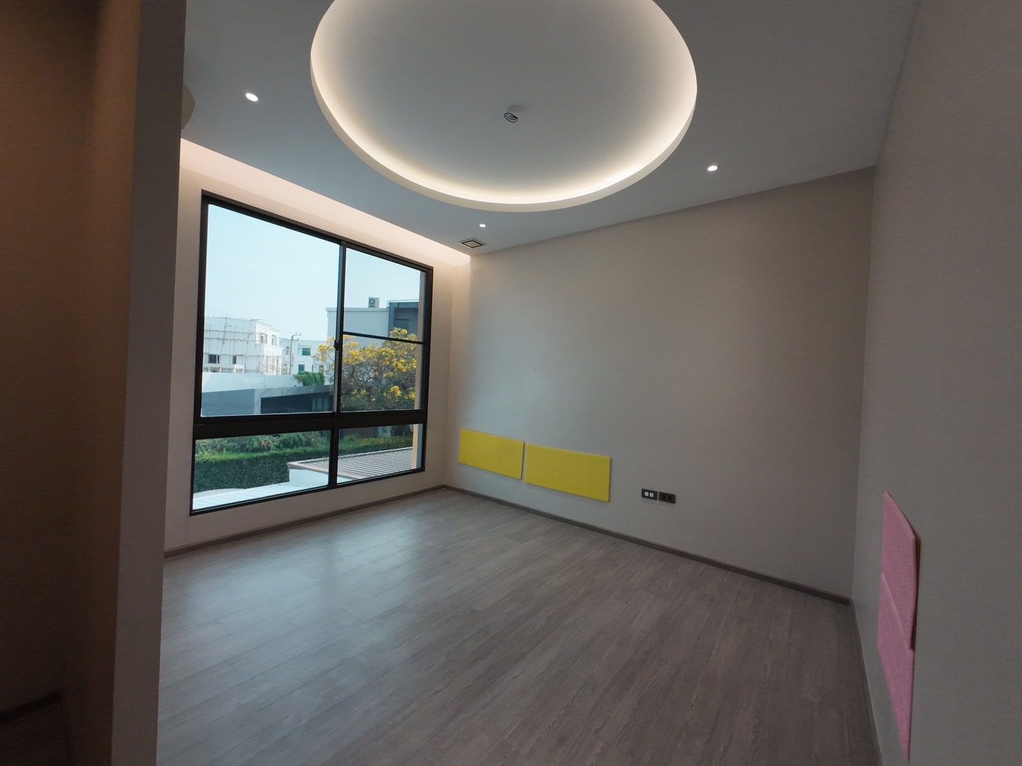 ประกาศฟรี! ซื้อ-ขาย-เช่า คอนโด บ้าน ทาวน์โฮม ที่ดิน และพื้นที่เชิงพาณิชย์ทั่วประเทศไทย ทุกทำเล ทุกงบประมาณ ไม่มีค่าใช้จ่าย ลงง่าย ขายไว เข้าถึงผู้ซื้อโดยตรง 4 487250pic3.jpg