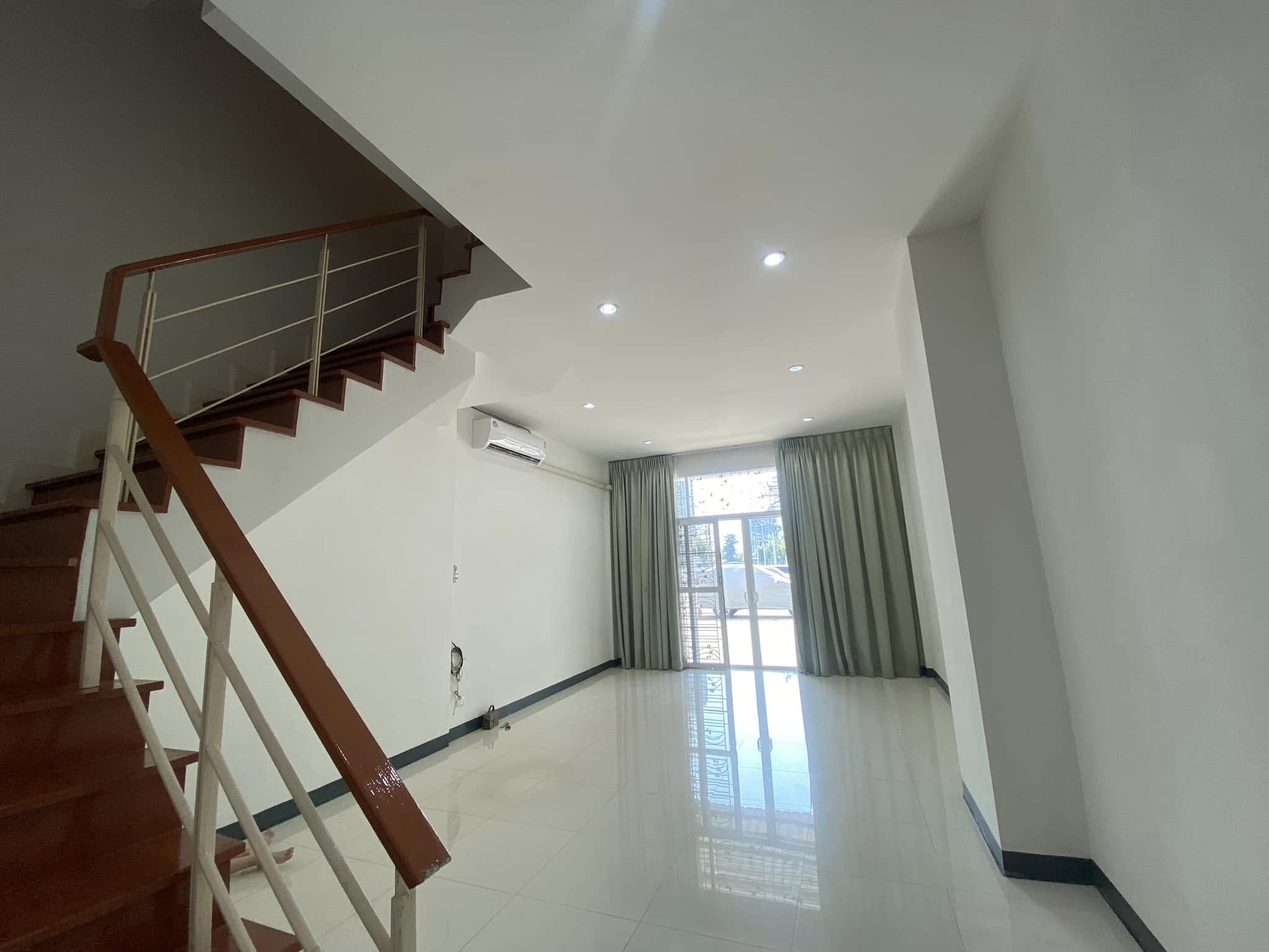 ประกาศฟรี! ซื้อ-ขาย-เช่า คอนโด บ้าน ทาวน์โฮม ที่ดิน และพื้นที่เชิงพาณิชย์ทั่วประเทศไทย ทุกทำเล ทุกงบประมาณ ไม่มีค่าใช้จ่าย ลงง่าย ขายไว เข้าถึงผู้ซื้อโดยตรง 5 487323pic4.jpg