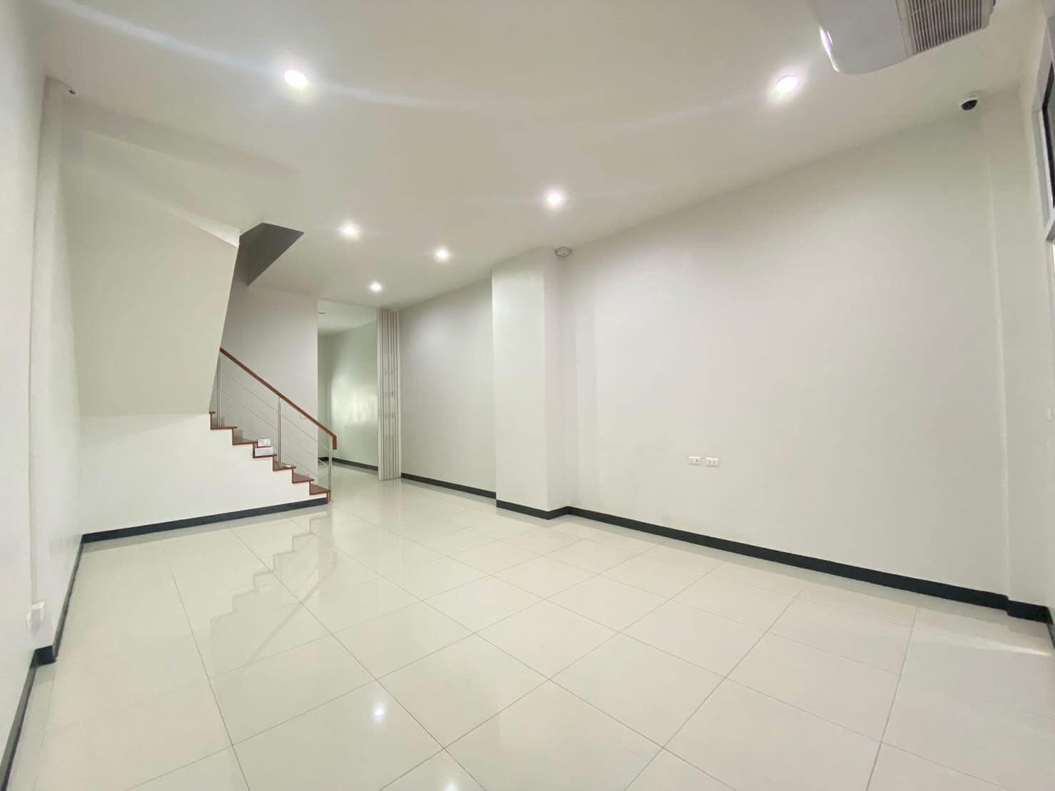 ประกาศฟรี! ซื้อ-ขาย-เช่า คอนโด บ้าน ทาวน์โฮม ที่ดิน และพื้นที่เชิงพาณิชย์ทั่วประเทศไทย ทุกทำเล ทุกงบประมาณ ไม่มีค่าใช้จ่าย ลงง่าย ขายไว เข้าถึงผู้ซื้อโดยตรง 3 487355pic2.jpg