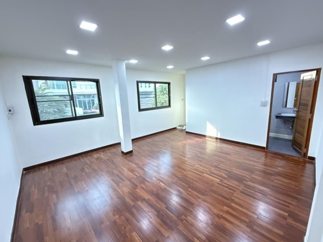 ประกาศฟรี! ซื้อ-ขาย-เช่า คอนโด บ้าน ทาวน์โฮม ที่ดิน และพื้นที่เชิงพาณิชย์ทั่วประเทศไทย ทุกทำเล ทุกงบประมาณ ไม่มีค่าใช้จ่าย ลงง่าย ขายไว เข้าถึงผู้ซื้อโดยตรง 3 194636pic2.jpg