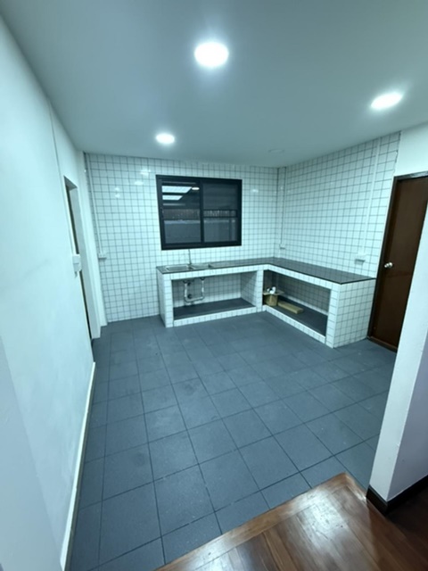 ประกาศฟรี! ซื้อ-ขาย-เช่า คอนโด บ้าน ทาวน์โฮม ที่ดิน และพื้นที่เชิงพาณิชย์ทั่วประเทศไทย ทุกทำเล ทุกงบประมาณ ไม่มีค่าใช้จ่าย ลงง่าย ขายไว เข้าถึงผู้ซื้อโดยตรง 5 194636pic4.jpg