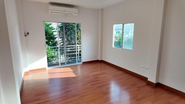 ประกาศฟรี! ซื้อ-ขาย-เช่า คอนโด บ้าน ทาวน์โฮม ที่ดิน และพื้นที่เชิงพาณิชย์ทั่วประเทศไทย ทุกทำเล ทุกงบประมาณ ไม่มีค่าใช้จ่าย ลงง่าย ขายไว เข้าถึงผู้ซื้อโดยตรง 4 487718pic3.jpg