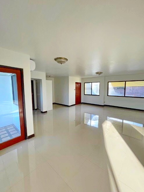 ประกาศฟรี! ซื้อ-ขาย-เช่า คอนโด บ้าน ทาวน์โฮม ที่ดิน และพื้นที่เชิงพาณิชย์ทั่วประเทศไทย ทุกทำเล ทุกงบประมาณ ไม่มีค่าใช้จ่าย ลงง่าย ขายไว เข้าถึงผู้ซื้อโดยตรง 5 195199pic4.jpg