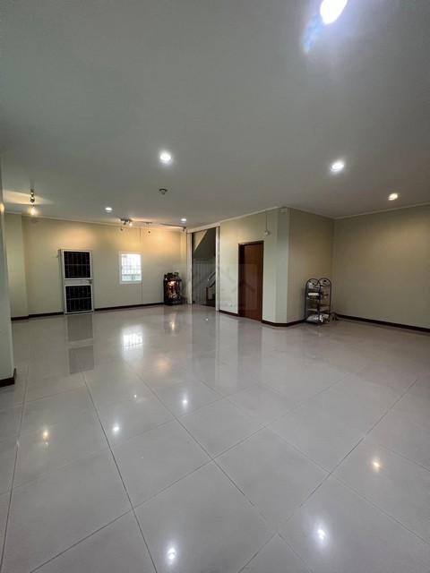 ประกาศฟรี! ซื้อ-ขาย-เช่า คอนโด บ้าน ทาวน์โฮม ที่ดิน และพื้นที่เชิงพาณิชย์ทั่วประเทศไทย ทุกทำเล ทุกงบประมาณ ไม่มีค่าใช้จ่าย ลงง่าย ขายไว เข้าถึงผู้ซื้อโดยตรง 5 488065pic4.jpg