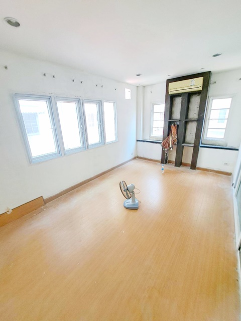 ประกาศฟรี! ซื้อ-ขาย-เช่า คอนโด บ้าน ทาวน์โฮม ที่ดิน และพื้นที่เชิงพาณิชย์ทั่วประเทศไทย ทุกทำเล ทุกงบประมาณ ไม่มีค่าใช้จ่าย ลงง่าย ขายไว เข้าถึงผู้ซื้อโดยตรง 5 195491pic4.jpg