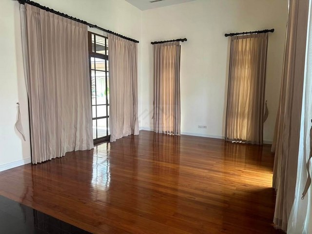 ประกาศฟรี! ซื้อ-ขาย-เช่า คอนโด บ้าน ทาวน์โฮม ที่ดิน และพื้นที่เชิงพาณิชย์ทั่วประเทศไทย ทุกทำเล ทุกงบประมาณ ไม่มีค่าใช้จ่าย ลงง่าย ขายไว เข้าถึงผู้ซื้อโดยตรง 5 488629pic4.jpg