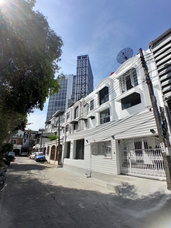 ประกาศฟรี! ซื้อ-ขาย-เช่า คอนโด บ้าน ทาวน์โฮม ที่ดิน และพื้นที่เชิงพาณิชย์ทั่วประเทศไทย ทุกทำเล ทุกงบประมาณ ไม่มีค่าใช้จ่าย ลงง่าย ขายไว เข้าถึงผู้ซื้อโดยตรง 3 488918pic2.jpg