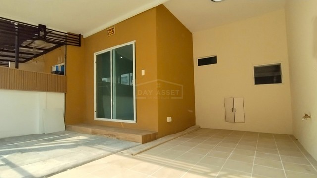 ประกาศฟรี! ซื้อ-ขาย-เช่า คอนโด บ้าน ทาวน์โฮม ที่ดิน และพื้นที่เชิงพาณิชย์ทั่วประเทศไทย ทุกทำเล ทุกงบประมาณ ไม่มีค่าใช้จ่าย ลงง่าย ขายไว เข้าถึงผู้ซื้อโดยตรง 4 289036pic3.jpg