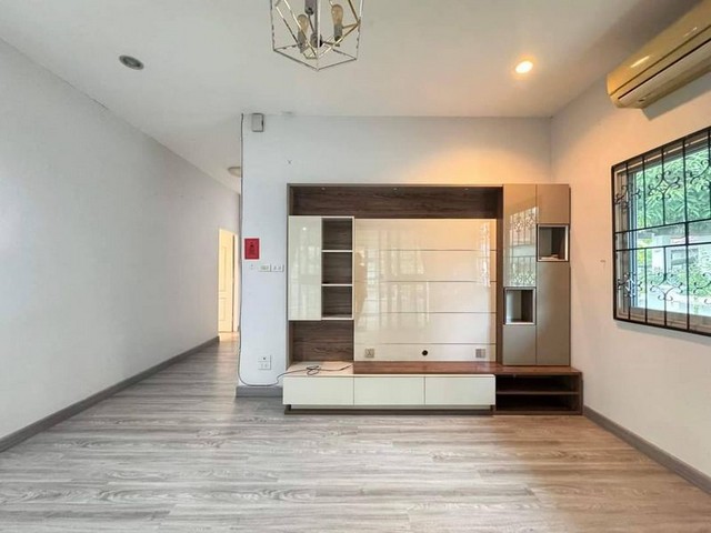 ประกาศฟรี! ซื้อ-ขาย-เช่า คอนโด บ้าน ทาวน์โฮม ที่ดิน และพื้นที่เชิงพาณิชย์ทั่วประเทศไทย ทุกทำเล ทุกงบประมาณ ไม่มีค่าใช้จ่าย ลงง่าย ขายไว เข้าถึงผู้ซื้อโดยตรง 5 197625pic4.jpg