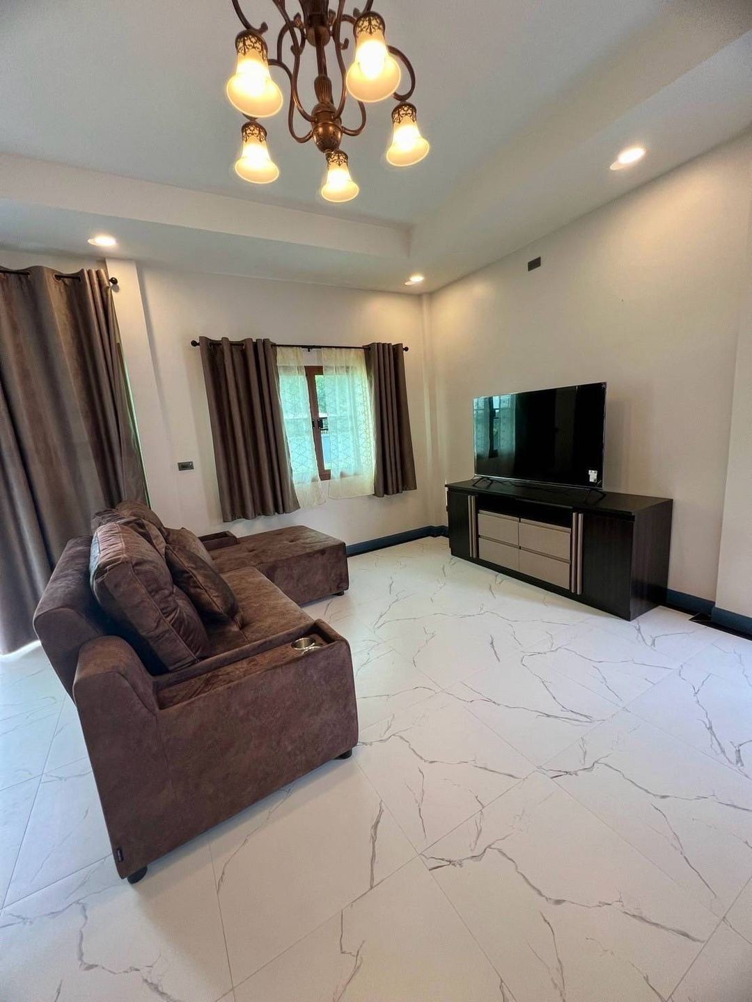 ประกาศฟรี! ซื้อ-ขาย-เช่า คอนโด บ้าน ทาวน์โฮม ที่ดิน และพื้นที่เชิงพาณิชย์ทั่วประเทศไทย ทุกทำเล ทุกงบประมาณ ไม่มีค่าใช้จ่าย ลงง่าย ขายไว เข้าถึงผู้ซื้อโดยตรง 3 198076pic2.jpg