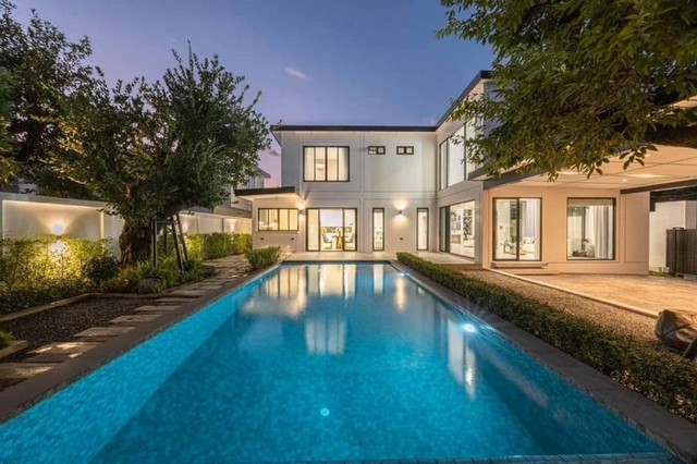 ประกาศฟรี! ซื้อ-ขาย-เช่า คอนโด บ้าน ทาวน์โฮม ที่ดิน และพื้นที่เชิงพาณิชย์ทั่วประเทศไทย ทุกทำเล ทุกงบประมาณ ไม่มีค่าใช้จ่าย ลงง่าย ขายไว เข้าถึงผู้ซื้อโดยตรง 2 198135pic1.jpg