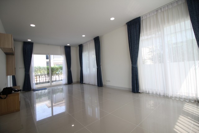 ประกาศฟรี! ซื้อ-ขาย-เช่า คอนโด บ้าน ทาวน์โฮม ที่ดิน และพื้นที่เชิงพาณิชย์ทั่วประเทศไทย ทุกทำเล ทุกงบประมาณ ไม่มีค่าใช้จ่าย ลงง่าย ขายไว เข้าถึงผู้ซื้อโดยตรง 4 287016pic3.jpg