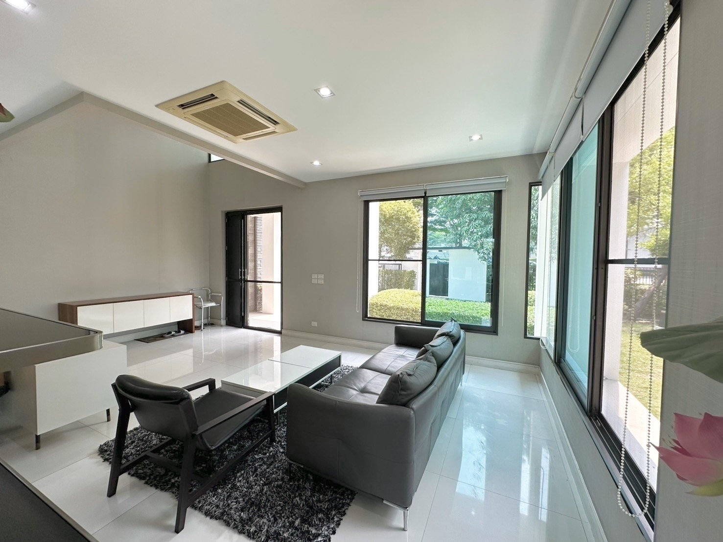 ประกาศฟรี! ซื้อ-ขาย-เช่า คอนโด บ้าน ทาวน์โฮม ที่ดิน และพื้นที่เชิงพาณิชย์ทั่วประเทศไทย ทุกทำเล ทุกงบประมาณ ไม่มีค่าใช้จ่าย ลงง่าย ขายไว เข้าถึงผู้ซื้อโดยตรง 4 289796pic3.jpg