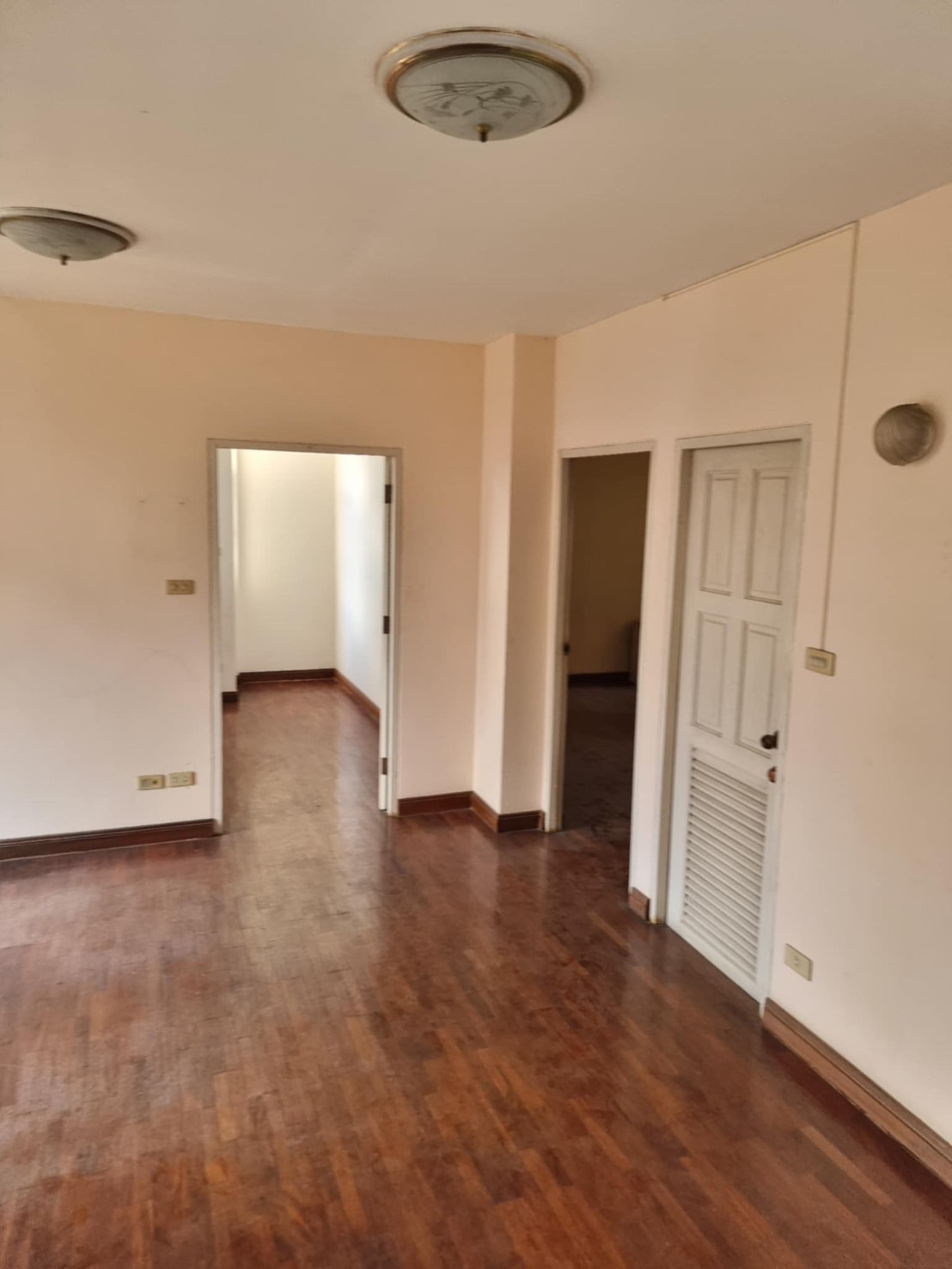 ประกาศฟรี! ซื้อ-ขาย-เช่า คอนโด บ้าน ทาวน์โฮม ที่ดิน และพื้นที่เชิงพาณิชย์ทั่วประเทศไทย ทุกทำเล ทุกงบประมาณ ไม่มีค่าใช้จ่าย ลงง่าย ขายไว เข้าถึงผู้ซื้อโดยตรง 2 185042pic1.jpg