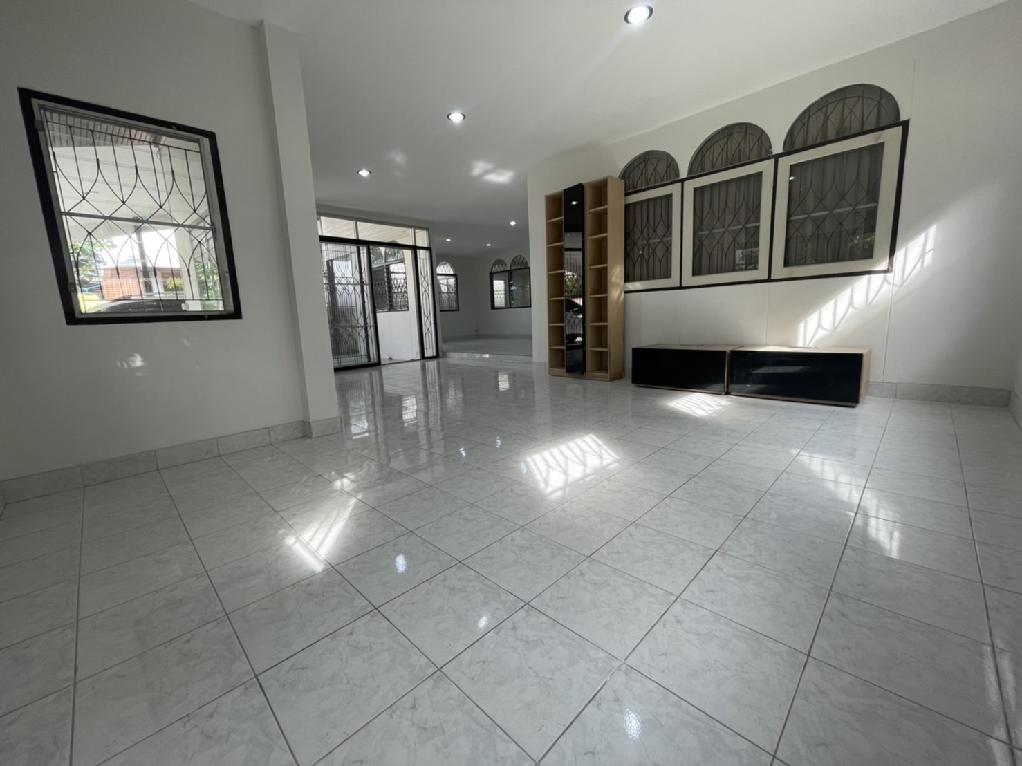 ประกาศฟรี! ซื้อ-ขาย-เช่า คอนโด บ้าน ทาวน์โฮม ที่ดิน และพื้นที่เชิงพาณิชย์ทั่วประเทศไทย ทุกทำเล ทุกงบประมาณ ไม่มีค่าใช้จ่าย ลงง่าย ขายไว เข้าถึงผู้ซื้อโดยตรง 5 490469pic4.jpg