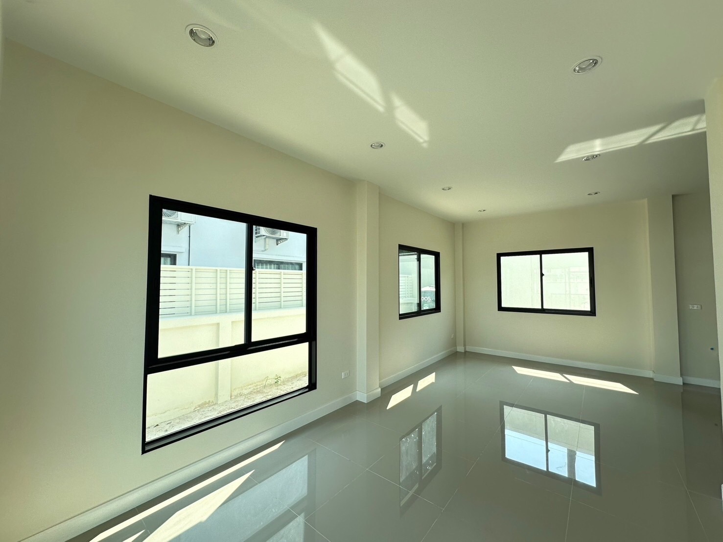 ประกาศฟรี! ซื้อ-ขาย-เช่า คอนโด บ้าน ทาวน์โฮม ที่ดิน และพื้นที่เชิงพาณิชย์ทั่วประเทศไทย ทุกทำเล ทุกงบประมาณ ไม่มีค่าใช้จ่าย ลงง่าย ขายไว เข้าถึงผู้ซื้อโดยตรง 4 490488pic3.jpg