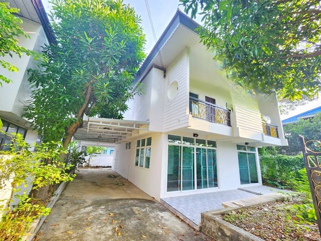 ประกาศฟรี! ซื้อ-ขาย-เช่า คอนโด บ้าน ทาวน์โฮม ที่ดิน และพื้นที่เชิงพาณิชย์ทั่วประเทศไทย ทุกทำเล ทุกงบประมาณ ไม่มีค่าใช้จ่าย ลงง่าย ขายไว เข้าถึงผู้ซื้อโดยตรง 2 199635pic1.jpg