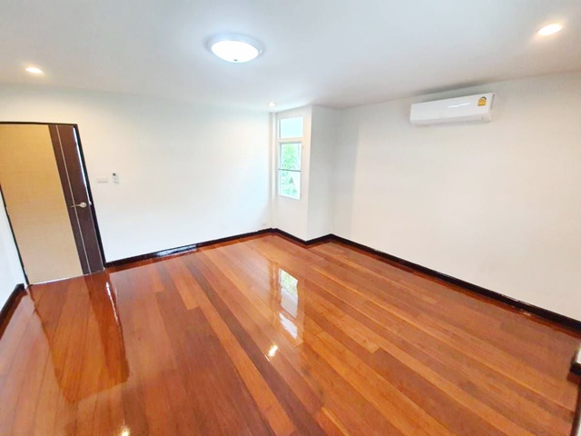 ประกาศฟรี! ซื้อ-ขาย-เช่า คอนโด บ้าน ทาวน์โฮม ที่ดิน และพื้นที่เชิงพาณิชย์ทั่วประเทศไทย ทุกทำเล ทุกงบประมาณ ไม่มีค่าใช้จ่าย ลงง่าย ขายไว เข้าถึงผู้ซื้อโดยตรง 5 199635pic4.jpg