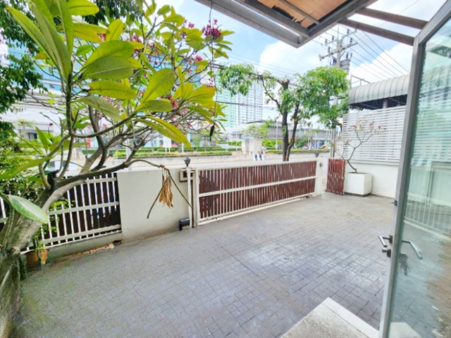 ประกาศฟรี! ซื้อ-ขาย-เช่า คอนโด บ้าน ทาวน์โฮม ที่ดิน และพื้นที่เชิงพาณิชย์ทั่วประเทศไทย ทุกทำเล ทุกงบประมาณ ไม่มีค่าใช้จ่าย ลงง่าย ขายไว เข้าถึงผู้ซื้อโดยตรง 4 199631pic3.jpg