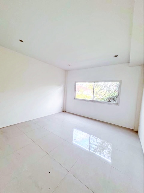 ประกาศฟรี! ซื้อ-ขาย-เช่า คอนโด บ้าน ทาวน์โฮม ที่ดิน และพื้นที่เชิงพาณิชย์ทั่วประเทศไทย ทุกทำเล ทุกงบประมาณ ไม่มีค่าใช้จ่าย ลงง่าย ขายไว เข้าถึงผู้ซื้อโดยตรง 4 199963pic3.jpg