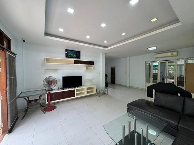 ประกาศฟรี! ซื้อ-ขาย-เช่า คอนโด บ้าน ทาวน์โฮม ที่ดิน และพื้นที่เชิงพาณิชย์ทั่วประเทศไทย ทุกทำเล ทุกงบประมาณ ไม่มีค่าใช้จ่าย ลงง่าย ขายไว เข้าถึงผู้ซื้อโดยตรง 4 491257pic3.jpg