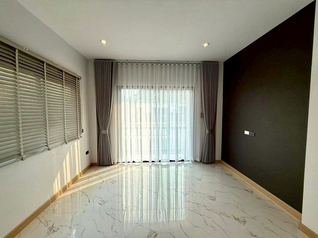 ประกาศฟรี! ซื้อ-ขาย-เช่า คอนโด บ้าน ทาวน์โฮม ที่ดิน และพื้นที่เชิงพาณิชย์ทั่วประเทศไทย ทุกทำเล ทุกงบประมาณ ไม่มีค่าใช้จ่าย ลงง่าย ขายไว เข้าถึงผู้ซื้อโดยตรง 4 201854pic3.jpg