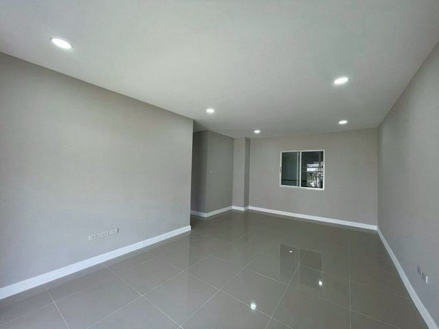 ประกาศฟรี! ซื้อ-ขาย-เช่า คอนโด บ้าน ทาวน์โฮม ที่ดิน และพื้นที่เชิงพาณิชย์ทั่วประเทศไทย ทุกทำเล ทุกงบประมาณ ไม่มีค่าใช้จ่าย ลงง่าย ขายไว เข้าถึงผู้ซื้อโดยตรง 4 201853pic3.jpg