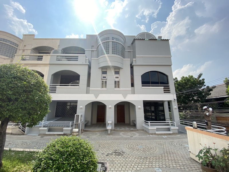 ประกาศฟรี! ซื้อ-ขาย-เช่า คอนโด บ้าน ทาวน์โฮม ที่ดิน และพื้นที่เชิงพาณิชย์ทั่วประเทศไทย ทุกทำเล ทุกงบประมาณ ไม่มีค่าใช้จ่าย ลงง่าย ขายไว เข้าถึงผู้ซื้อโดยตรง 4 491741pic3.jpg