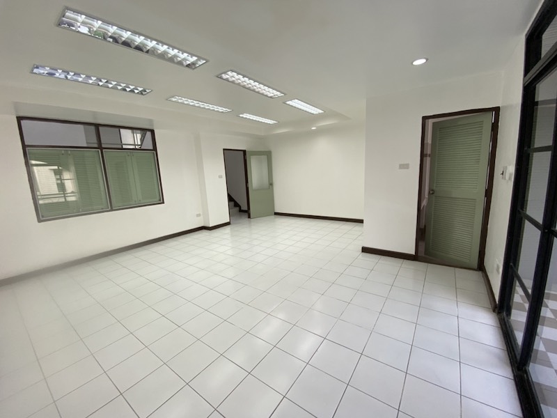 ประกาศฟรี! ซื้อ-ขาย-เช่า คอนโด บ้าน ทาวน์โฮม ที่ดิน และพื้นที่เชิงพาณิชย์ทั่วประเทศไทย ทุกทำเล ทุกงบประมาณ ไม่มีค่าใช้จ่าย ลงง่าย ขายไว เข้าถึงผู้ซื้อโดยตรง 5 491741pic4.jpg