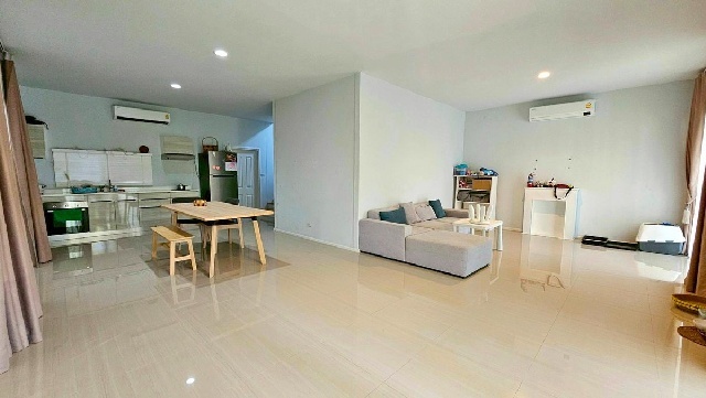 ประกาศฟรี! ซื้อ-ขาย-เช่า คอนโด บ้าน ทาวน์โฮม ที่ดิน และพื้นที่เชิงพาณิชย์ทั่วประเทศไทย ทุกทำเล ทุกงบประมาณ ไม่มีค่าใช้จ่าย ลงง่าย ขายไว เข้าถึงผู้ซื้อโดยตรง 2 201841pic1.jpg