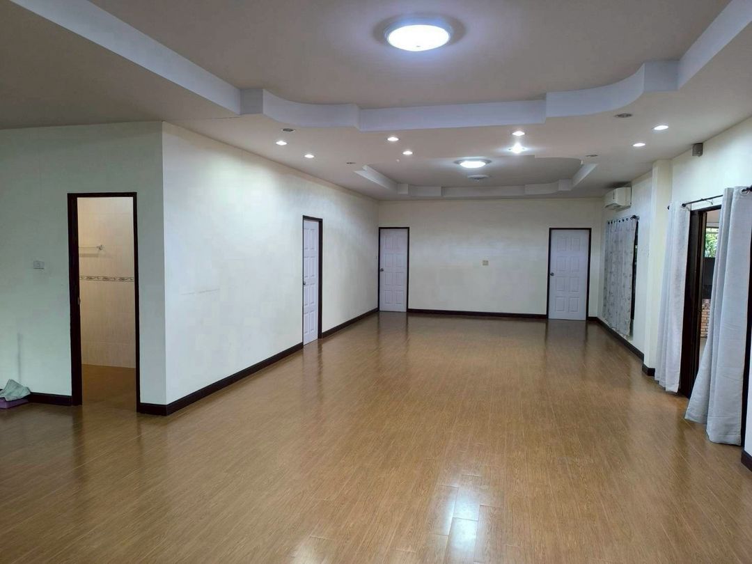 ประกาศฟรี! ซื้อ-ขาย-เช่า คอนโด บ้าน ทาวน์โฮม ที่ดิน และพื้นที่เชิงพาณิชย์ทั่วประเทศไทย ทุกทำเล ทุกงบประมาณ ไม่มีค่าใช้จ่าย ลงง่าย ขายไว เข้าถึงผู้ซื้อโดยตรง 5 203185pic4.jpg