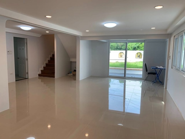 ประกาศฟรี! ซื้อ-ขาย-เช่า คอนโด บ้าน ทาวน์โฮม ที่ดิน และพื้นที่เชิงพาณิชย์ทั่วประเทศไทย ทุกทำเล ทุกงบประมาณ ไม่มีค่าใช้จ่าย ลงง่าย ขายไว เข้าถึงผู้ซื้อโดยตรง 4 203175pic3.jpg