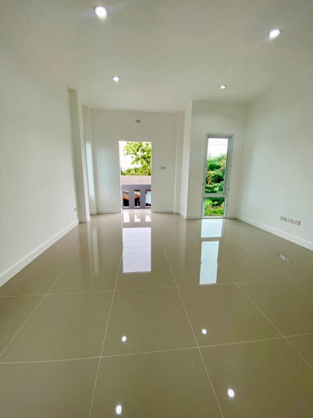 ประกาศฟรี! ซื้อ-ขาย-เช่า คอนโด บ้าน ทาวน์โฮม ที่ดิน และพื้นที่เชิงพาณิชย์ทั่วประเทศไทย ทุกทำเล ทุกงบประมาณ ไม่มีค่าใช้จ่าย ลงง่าย ขายไว เข้าถึงผู้ซื้อโดยตรง 4 203394pic3.jpg