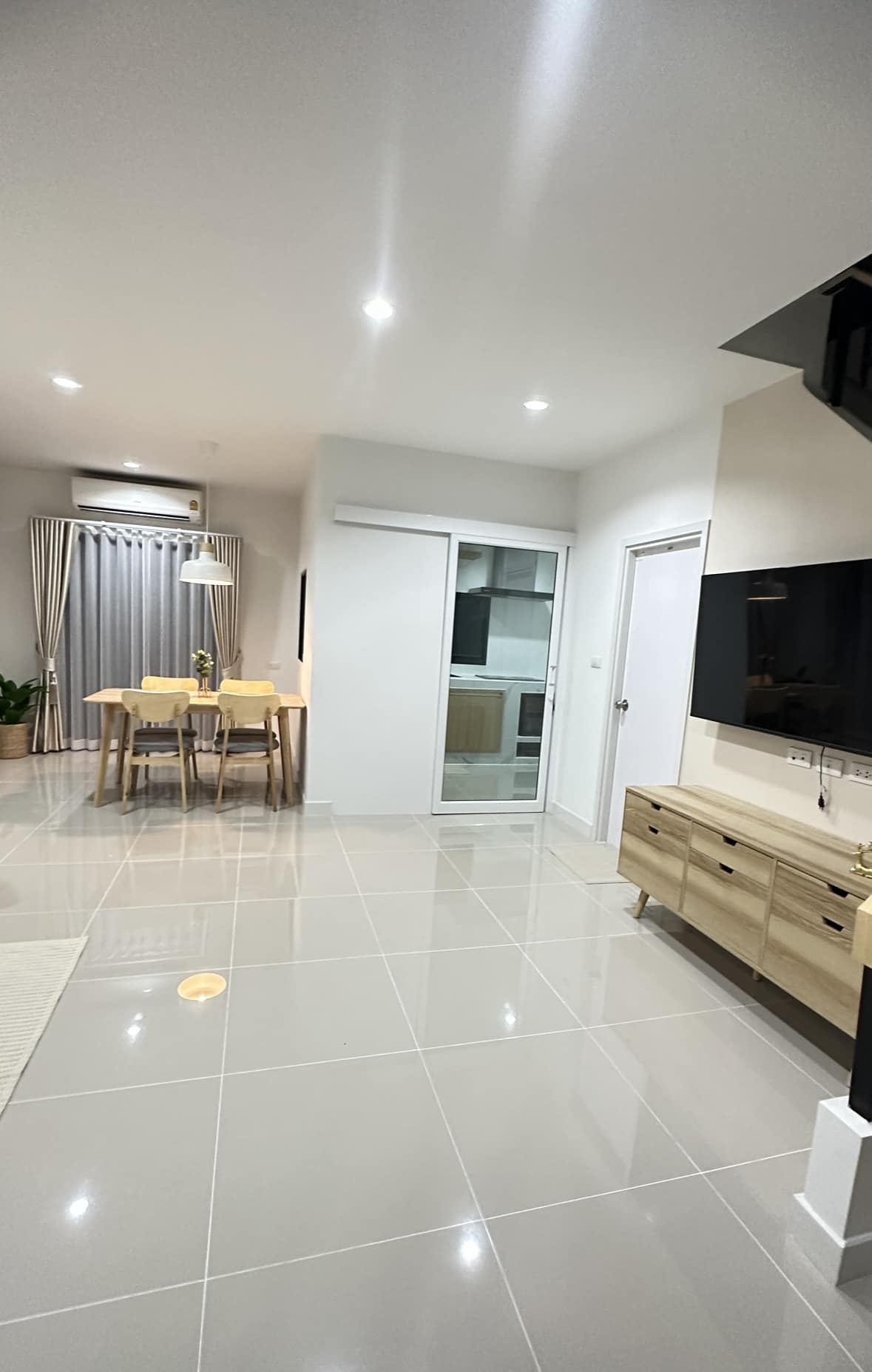 ประกาศฟรี! ซื้อ-ขาย-เช่า คอนโด บ้าน ทาวน์โฮม ที่ดิน และพื้นที่เชิงพาณิชย์ทั่วประเทศไทย ทุกทำเล ทุกงบประมาณ ไม่มีค่าใช้จ่าย ลงง่าย ขายไว เข้าถึงผู้ซื้อโดยตรง 5 492478pic4.jpg