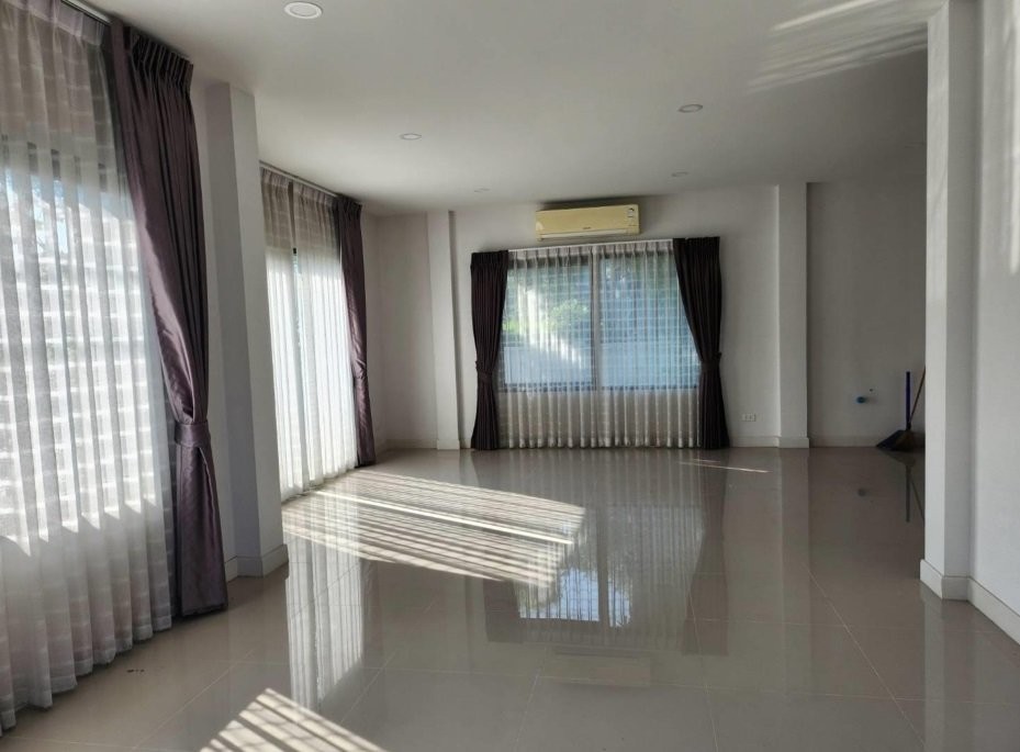 ประกาศฟรี! ซื้อ-ขาย-เช่า คอนโด บ้าน ทาวน์โฮม ที่ดิน และพื้นที่เชิงพาณิชย์ทั่วประเทศไทย ทุกทำเล ทุกงบประมาณ ไม่มีค่าใช้จ่าย ลงง่าย ขายไว เข้าถึงผู้ซื้อโดยตรง 3 200949pic2.jpg