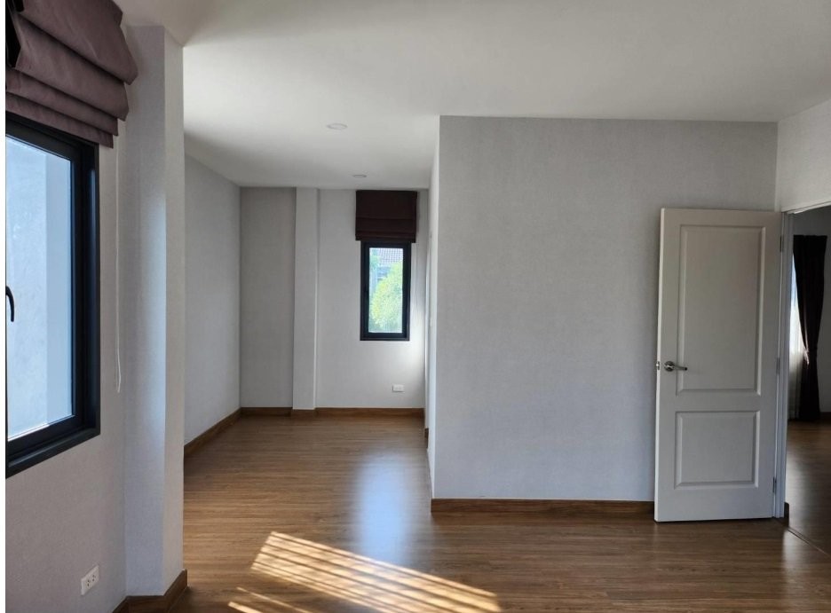 ประกาศฟรี! ซื้อ-ขาย-เช่า คอนโด บ้าน ทาวน์โฮม ที่ดิน และพื้นที่เชิงพาณิชย์ทั่วประเทศไทย ทุกทำเล ทุกงบประมาณ ไม่มีค่าใช้จ่าย ลงง่าย ขายไว เข้าถึงผู้ซื้อโดยตรง 5 200949pic4.jpg