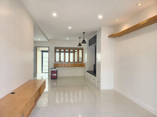 ประกาศฟรี! ซื้อ-ขาย-เช่า คอนโด บ้าน ทาวน์โฮม ที่ดิน และพื้นที่เชิงพาณิชย์ทั่วประเทศไทย ทุกทำเล ทุกงบประมาณ ไม่มีค่าใช้จ่าย ลงง่าย ขายไว เข้าถึงผู้ซื้อโดยตรง 3 492533pic2.jpg