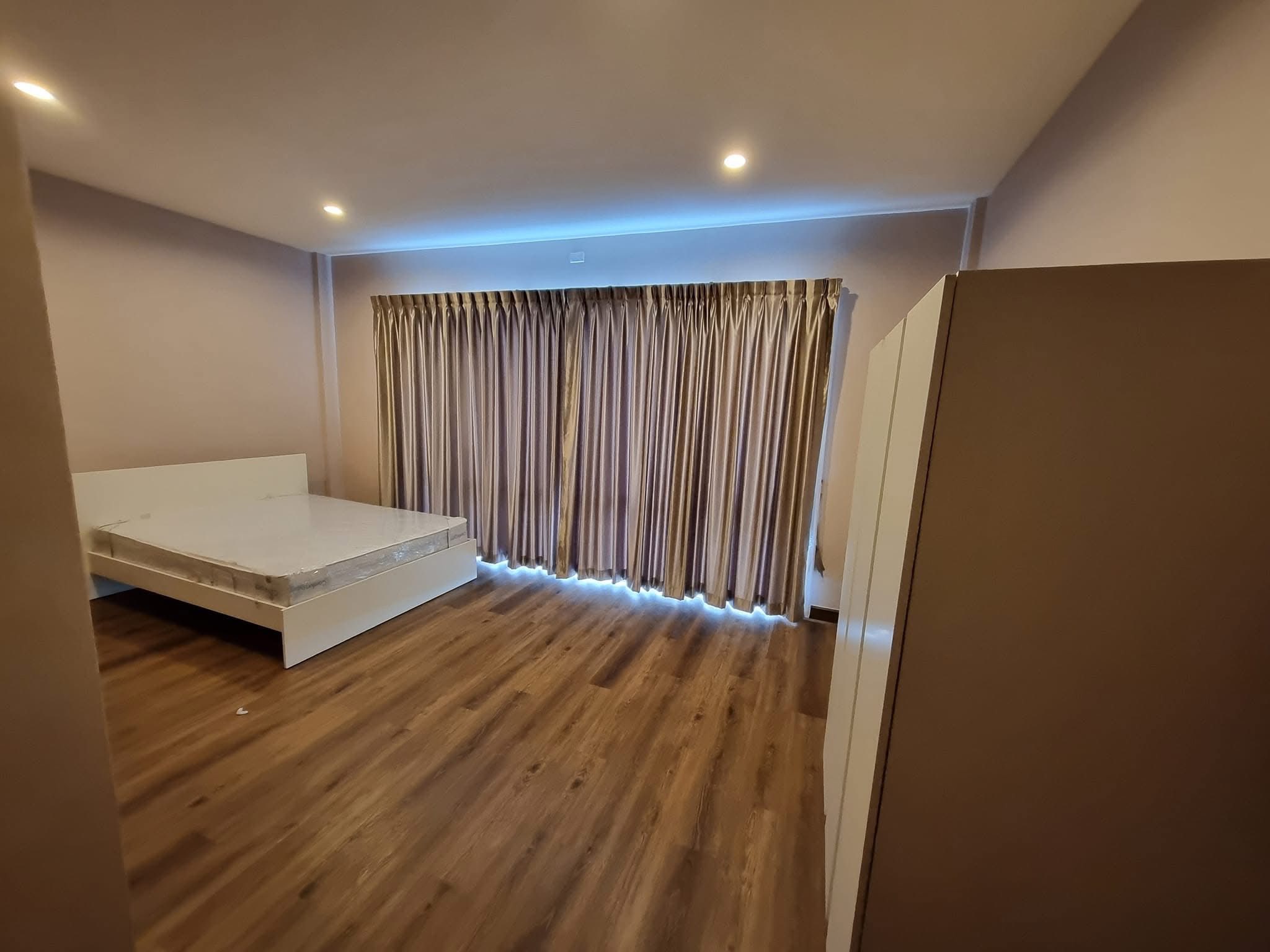 ประกาศฟรี! ซื้อ-ขาย-เช่า คอนโด บ้าน ทาวน์โฮม ที่ดิน และพื้นที่เชิงพาณิชย์ทั่วประเทศไทย ทุกทำเล ทุกงบประมาณ ไม่มีค่าใช้จ่าย ลงง่าย ขายไว เข้าถึงผู้ซื้อโดยตรง 4 202943pic3.jpg